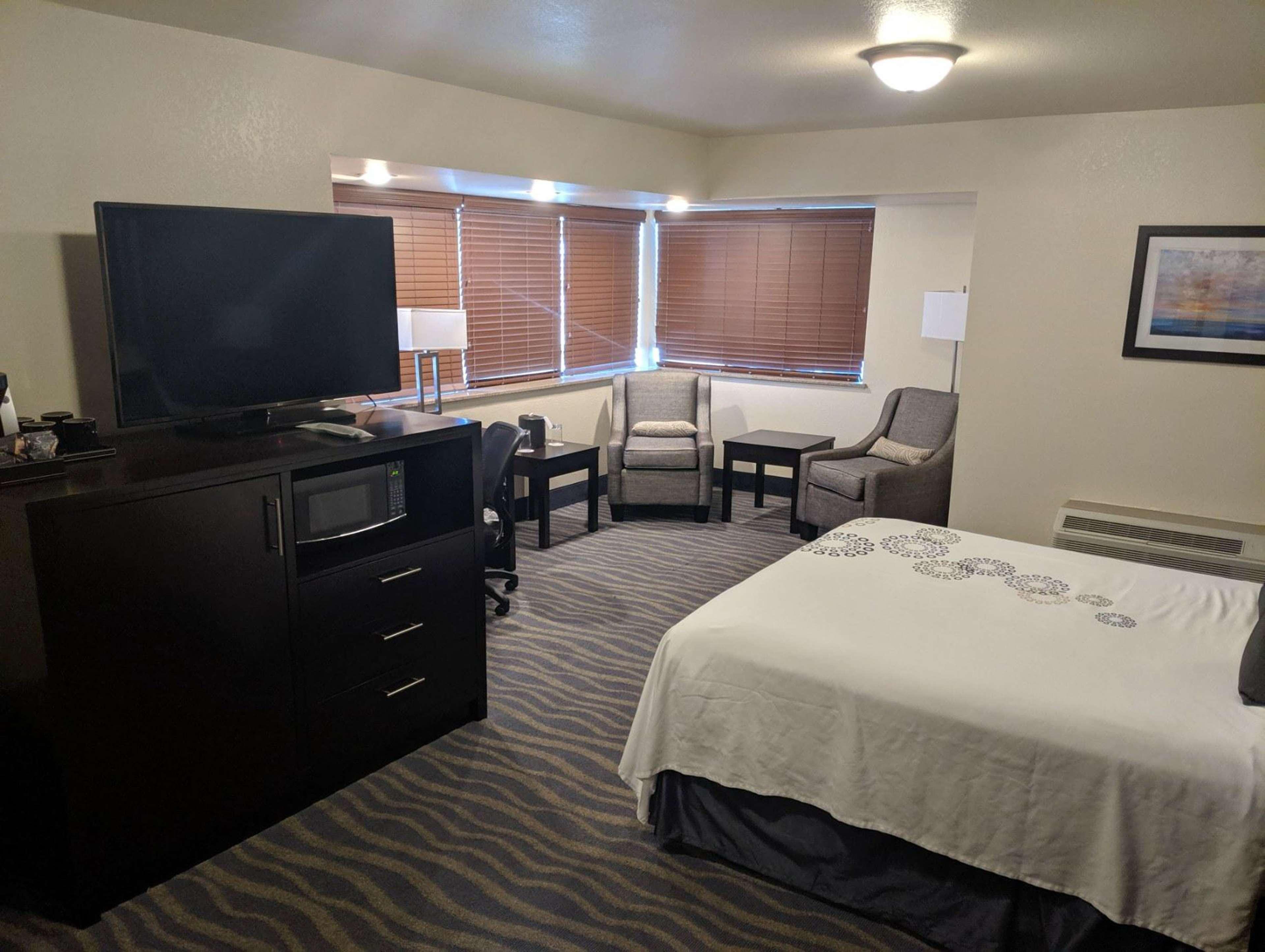Best Western Plus Edmonds Harbor Inn Екстериор снимка
