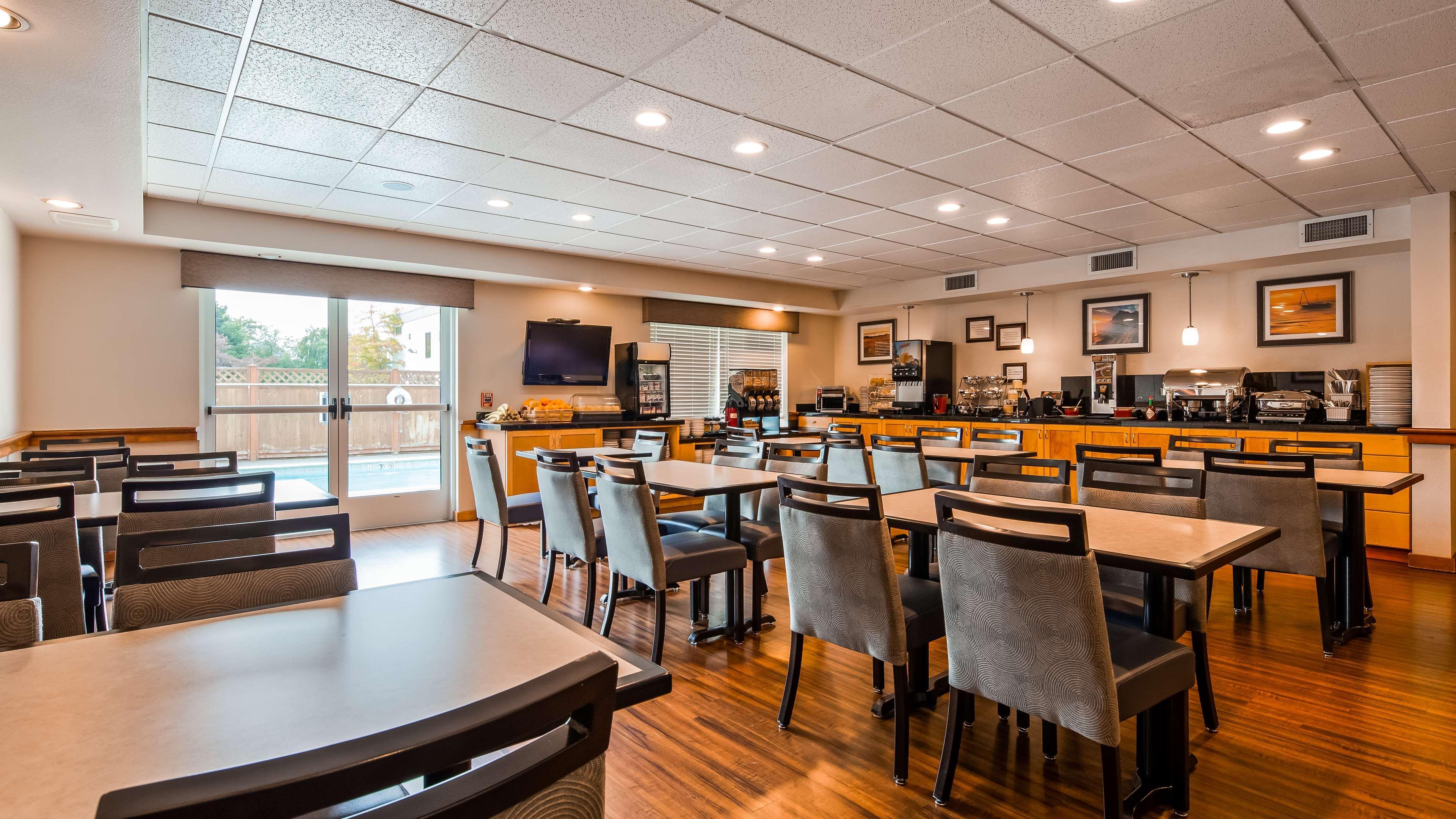 Best Western Plus Edmonds Harbor Inn Екстериор снимка