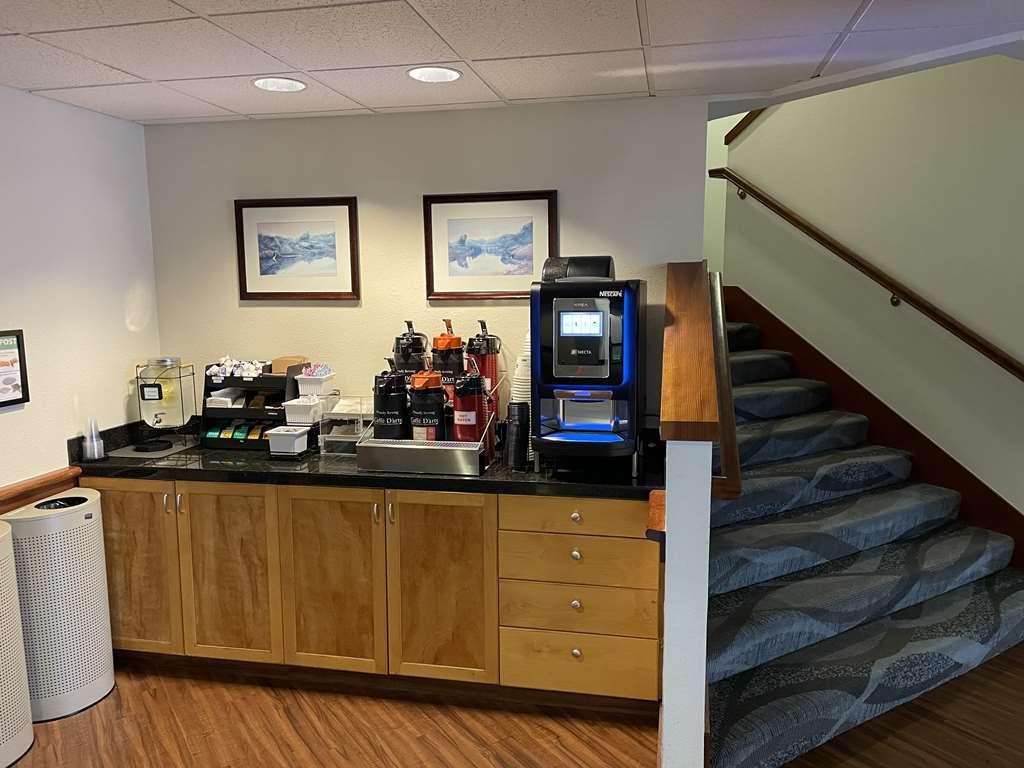Best Western Plus Edmonds Harbor Inn Ресторант снимка