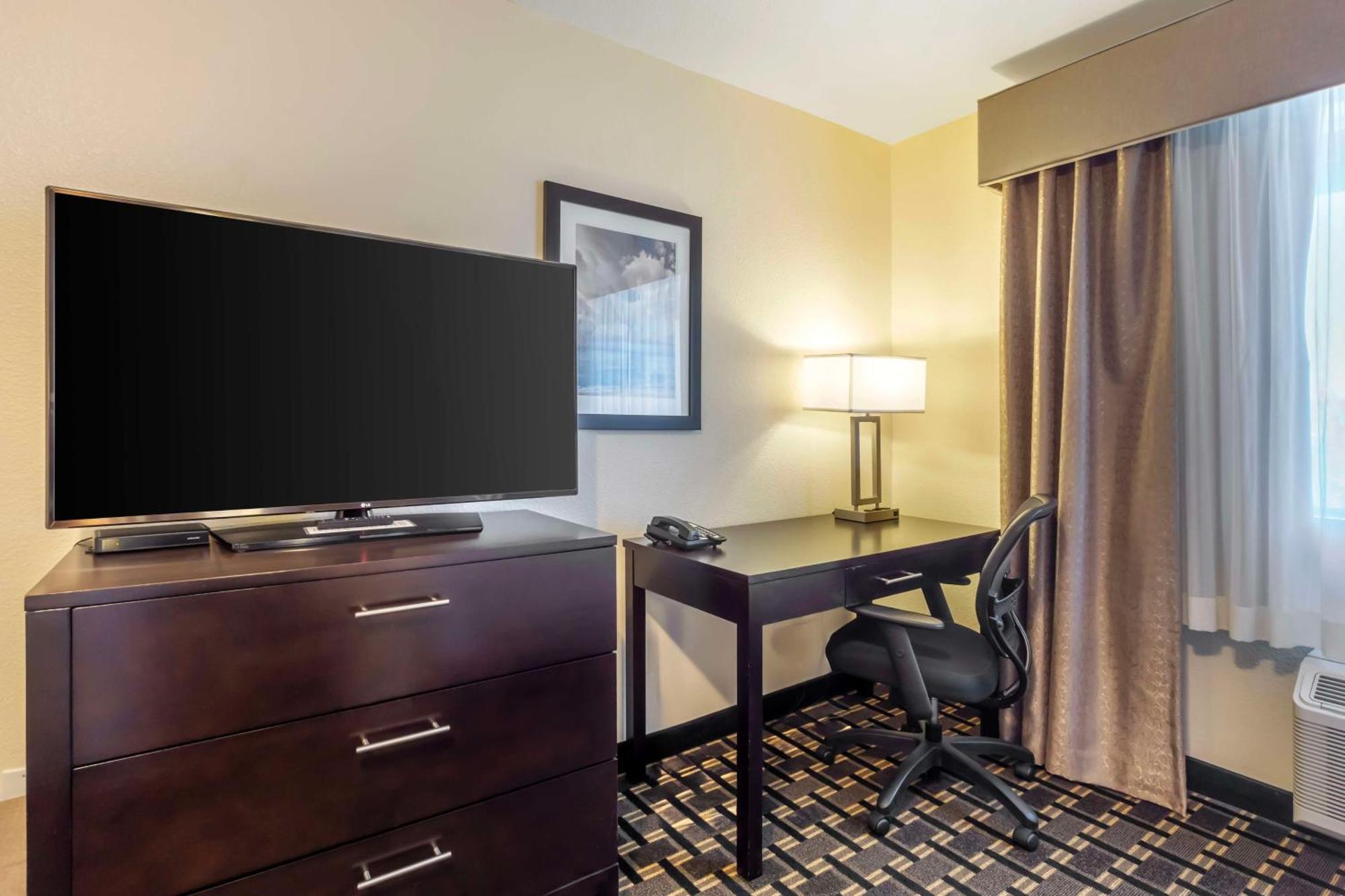 Best Western Plus Edmonds Harbor Inn Екстериор снимка