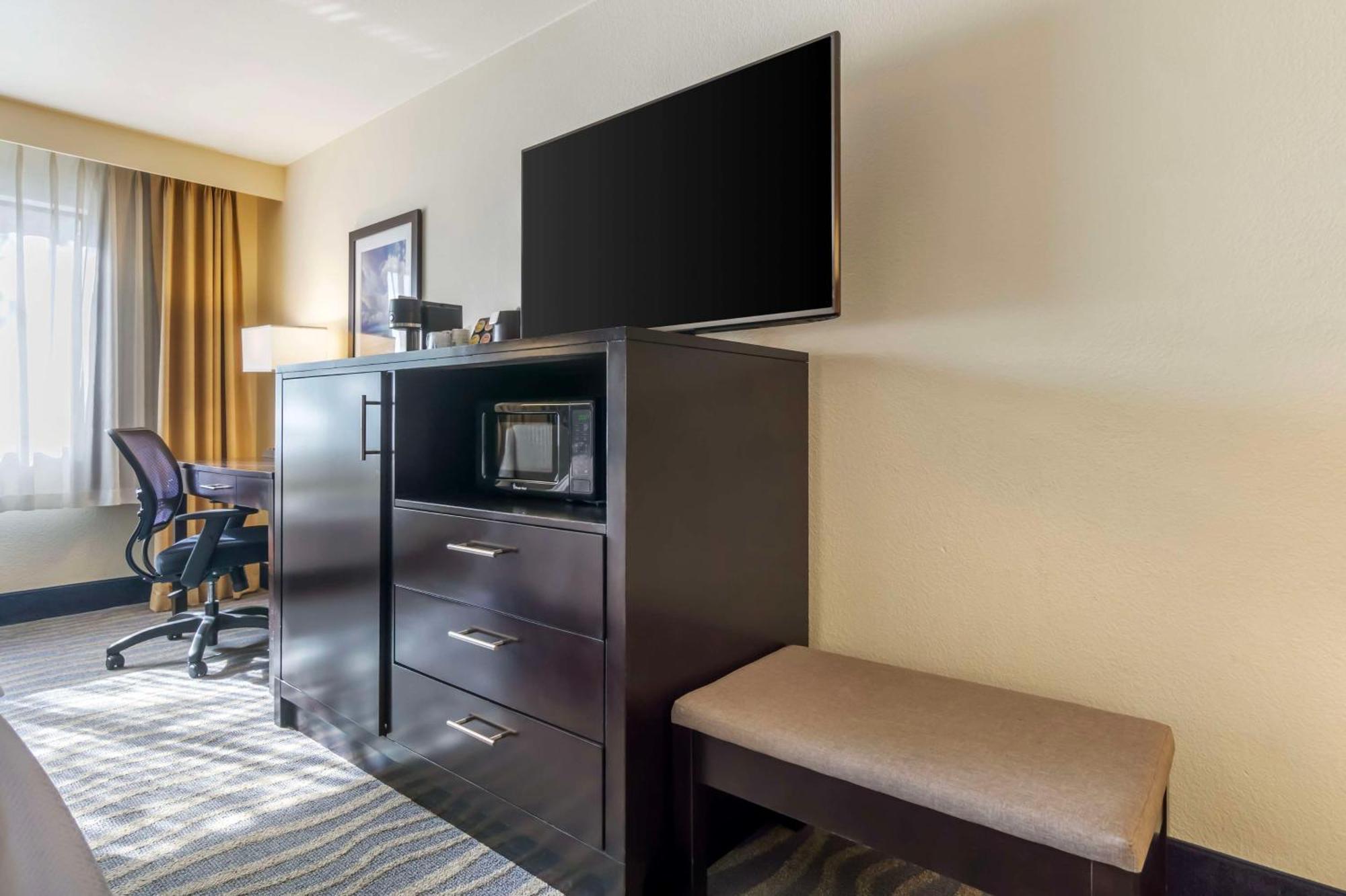 Best Western Plus Edmonds Harbor Inn Екстериор снимка