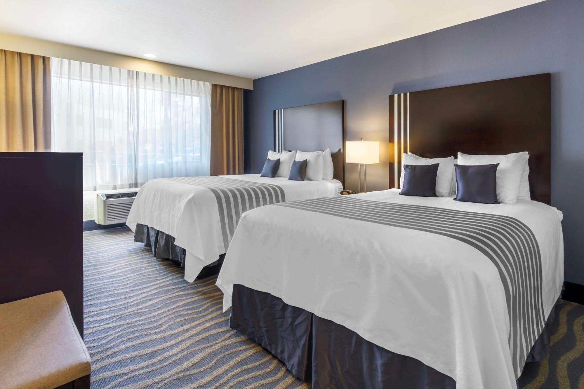 Best Western Plus Edmonds Harbor Inn Екстериор снимка