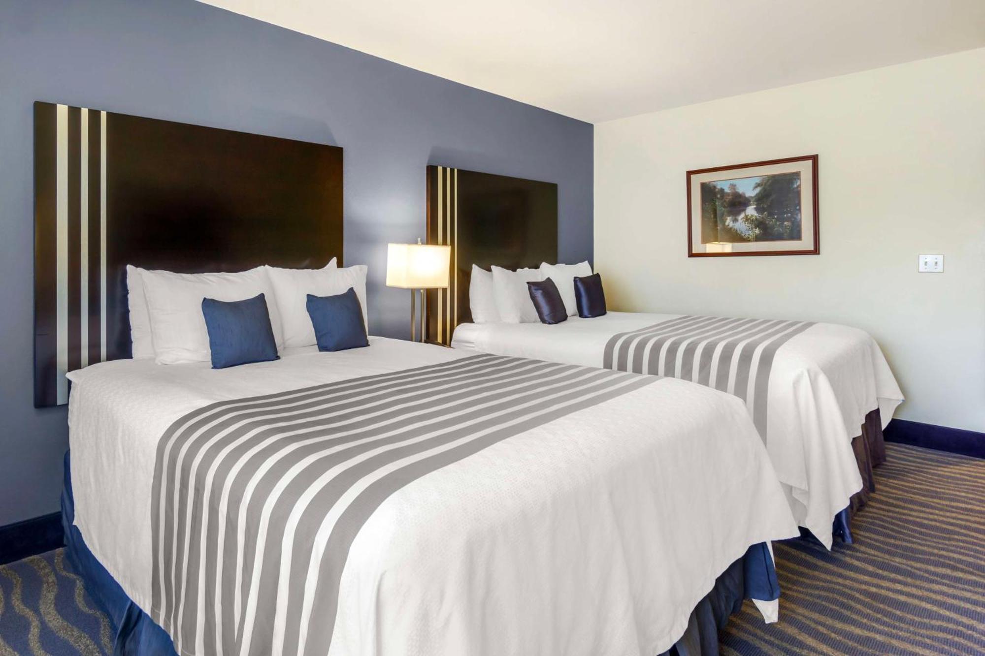 Best Western Plus Edmonds Harbor Inn Екстериор снимка