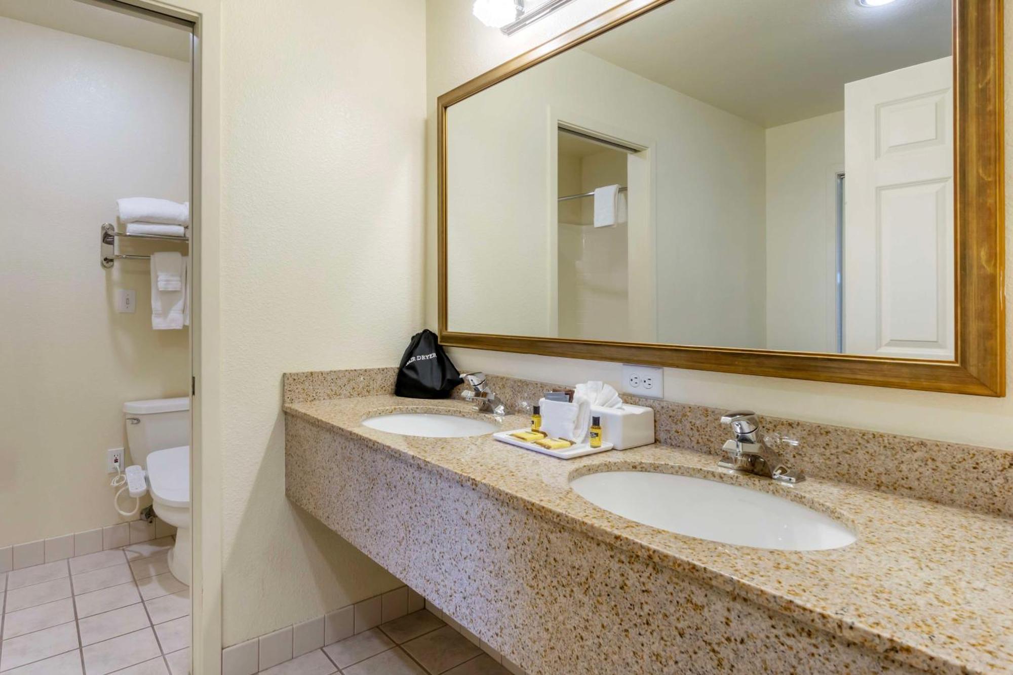 Best Western Plus Edmonds Harbor Inn Екстериор снимка