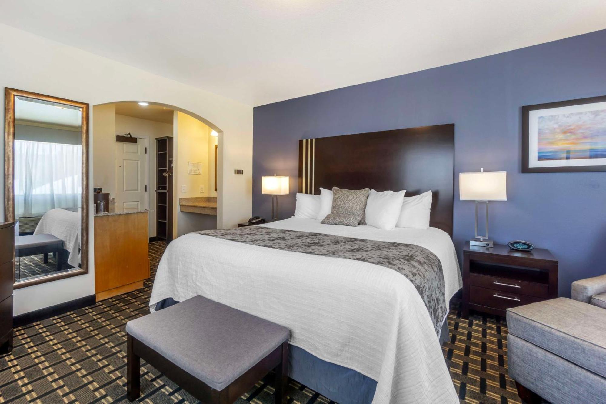Best Western Plus Edmonds Harbor Inn Екстериор снимка
