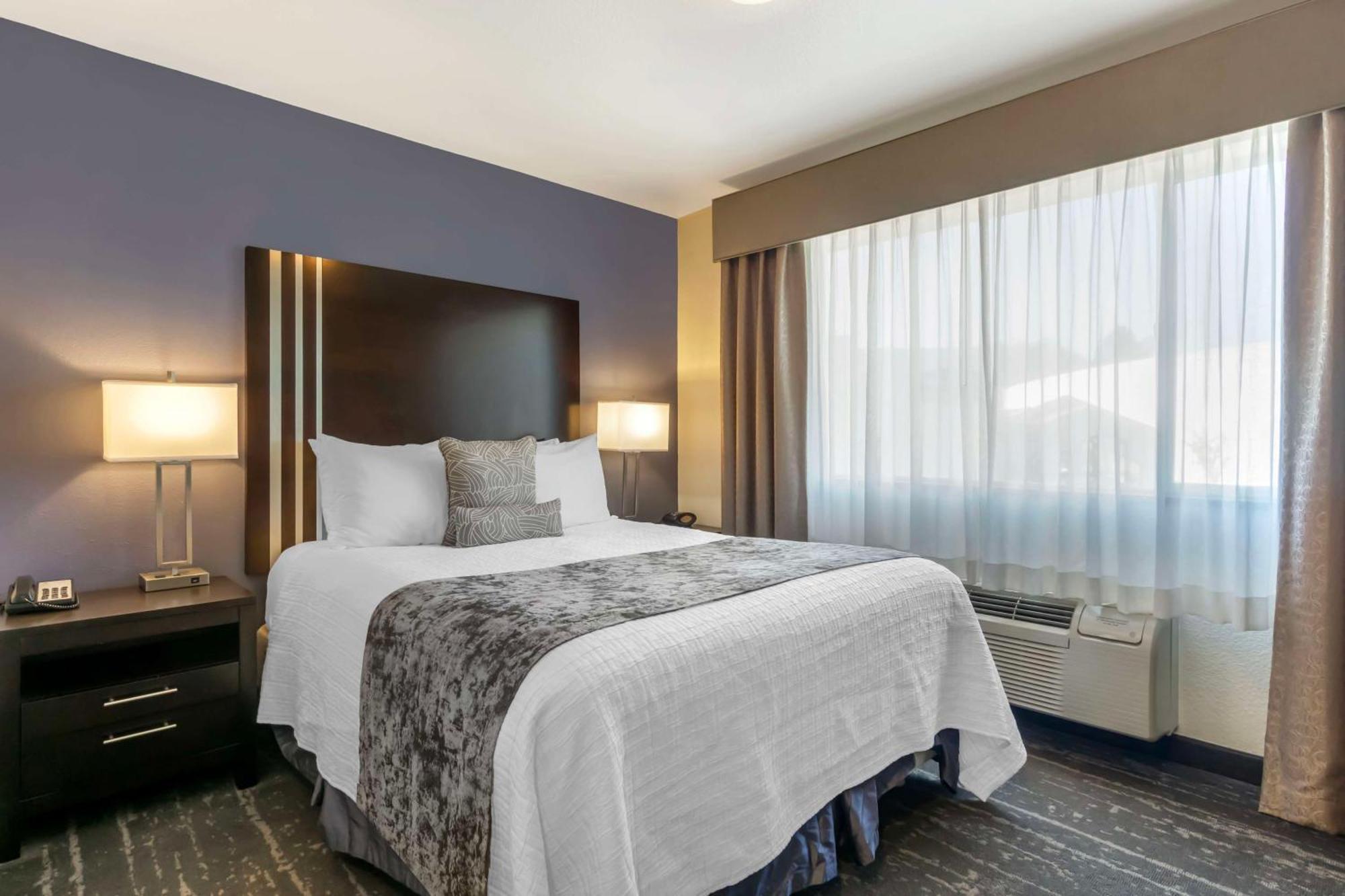 Best Western Plus Edmonds Harbor Inn Екстериор снимка