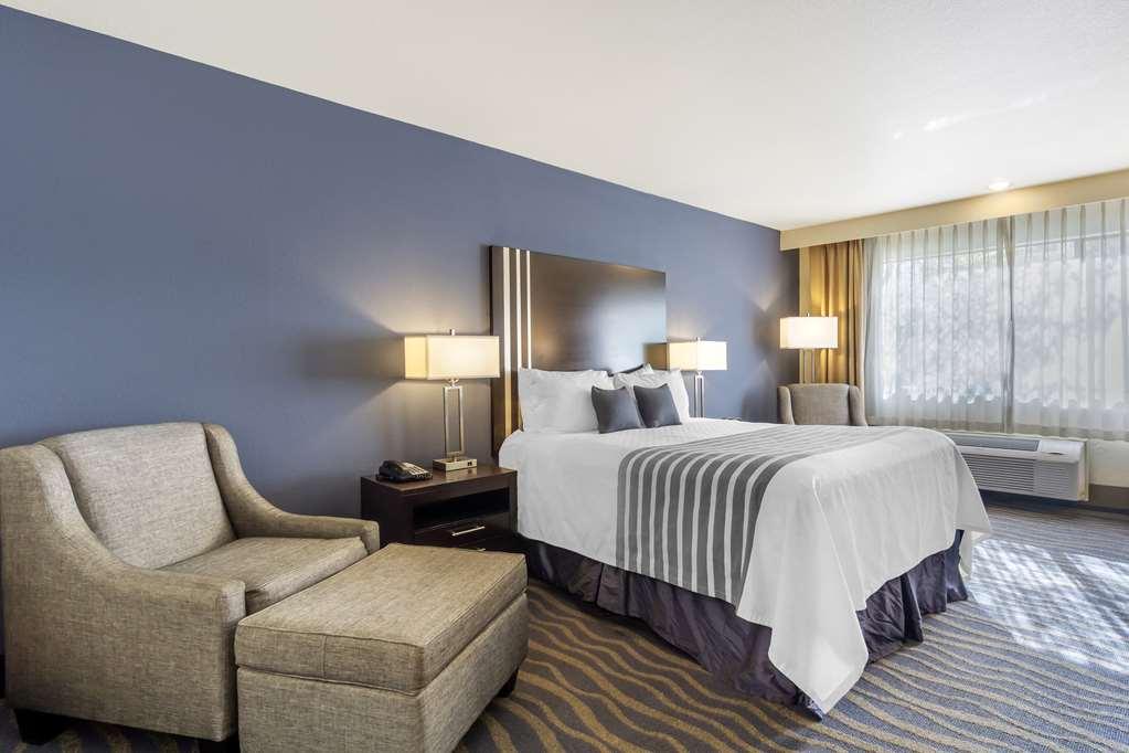 Best Western Plus Edmonds Harbor Inn Стая снимка