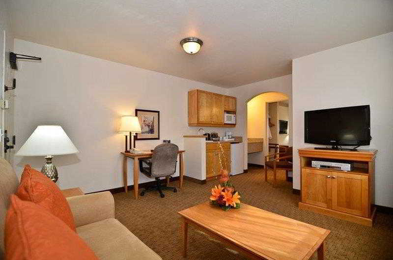 Best Western Plus Edmonds Harbor Inn Стая снимка